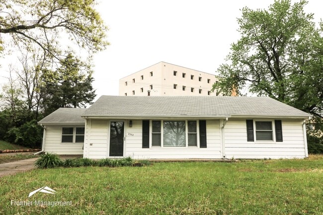 Photo - Three Bedroom Home Near Westloop Shopping ...