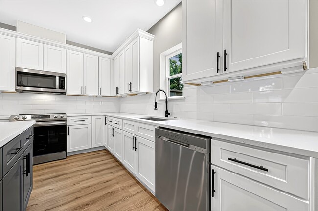 Photo - 809 Avenue J Pl