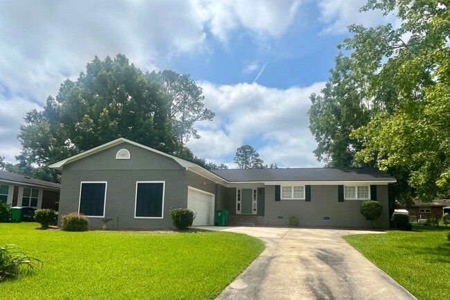 Building Photo - 111 Fairway Dr Rental