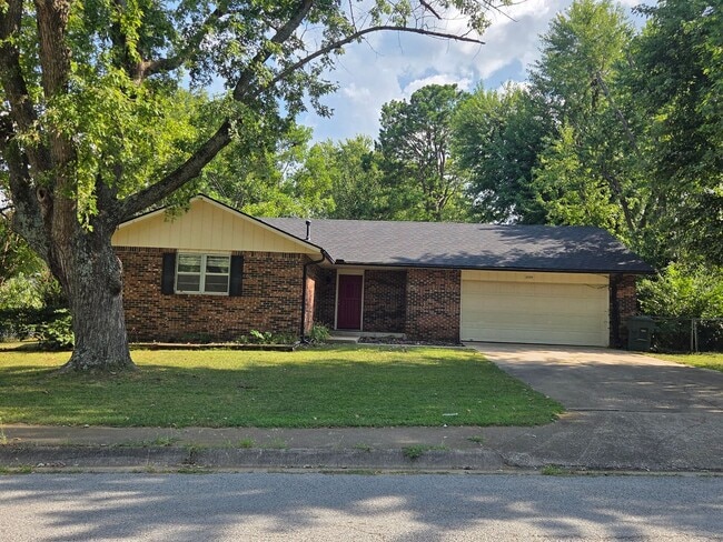 Building Photo - East Fayetteville 3 Bed 2 Bath House