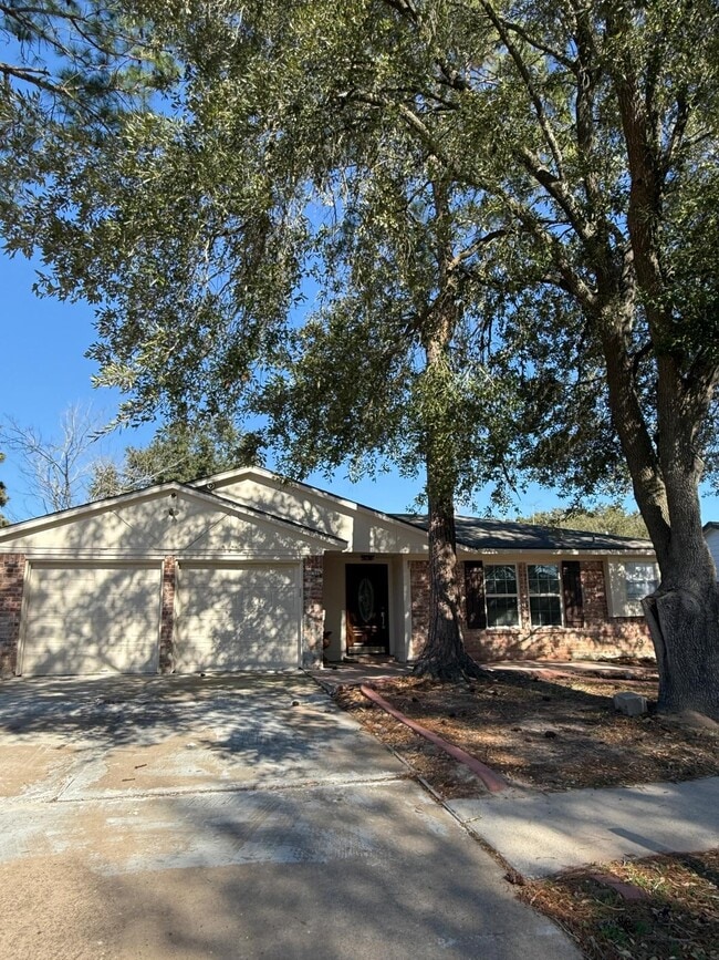 Building Photo - 22610 Smokey Hill Dr