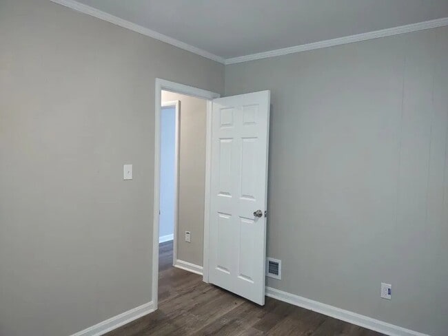 Photo - 4504 Tracy St