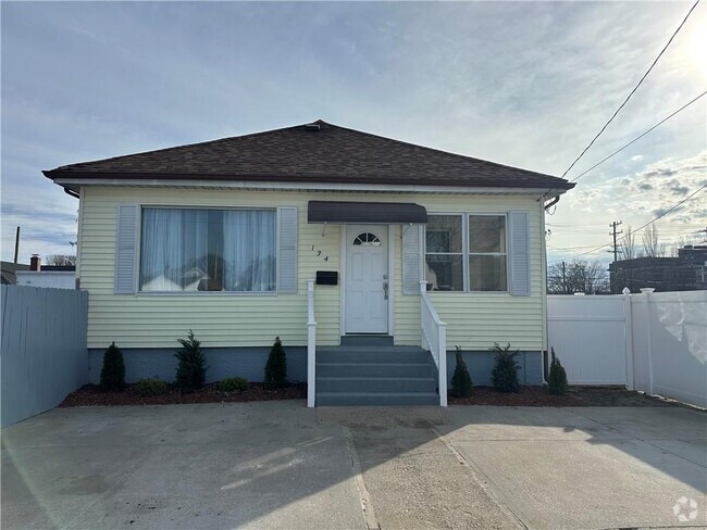 Building Photo - 134 Flint Ave Rental