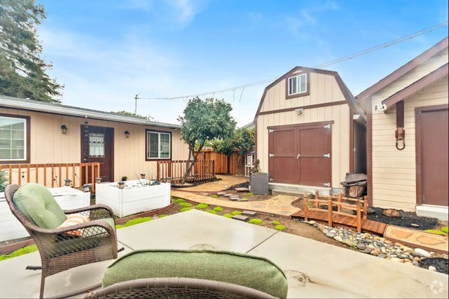 Building Photo - 1615-1617 D St, Unit 1615D Rental