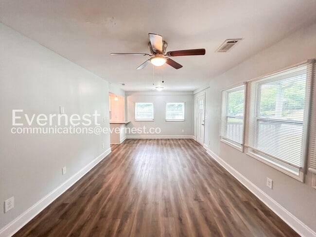 Photo - 1928 Grant Rd SW