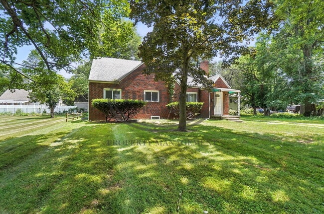 Photo - 822 Searles Rd