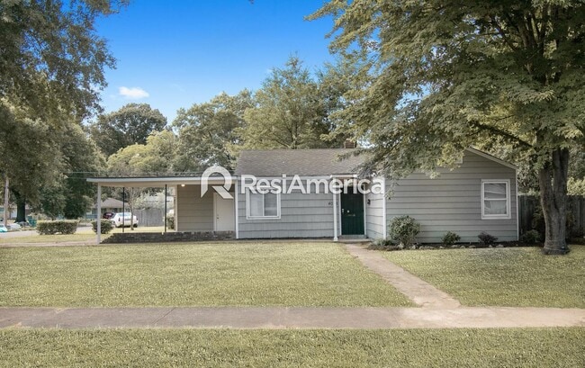 Building Photo - Newly Renovated 3/1 In 38111 Rental