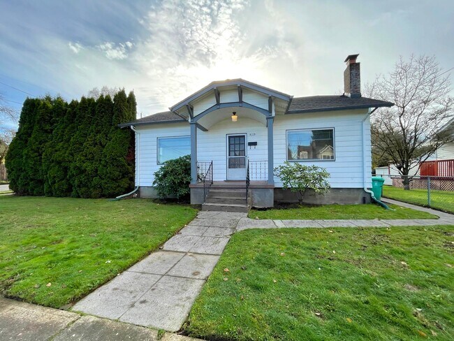 Building Photo - Gorgeous 1920s Bungalow in St John with Fenced Yard, Washer/Dryer Included