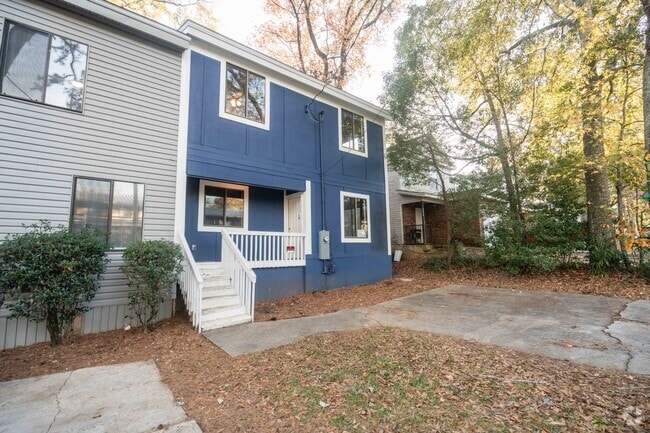 Building Photo - 3 Bedroom/1 Bathroom Townhouse with loft