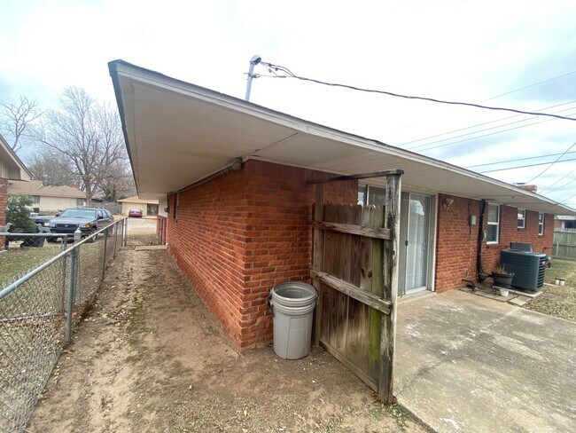 Photo - 3 bedroom 2 bath with extra storage!