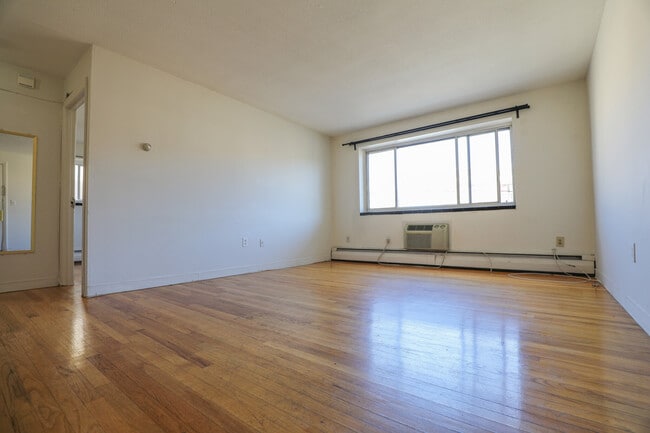 Photo - 239 Kelton St Unidad 32