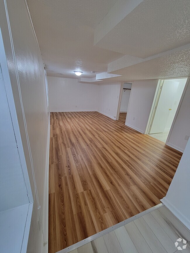 Building Photo - 326 1st Ave S Rental