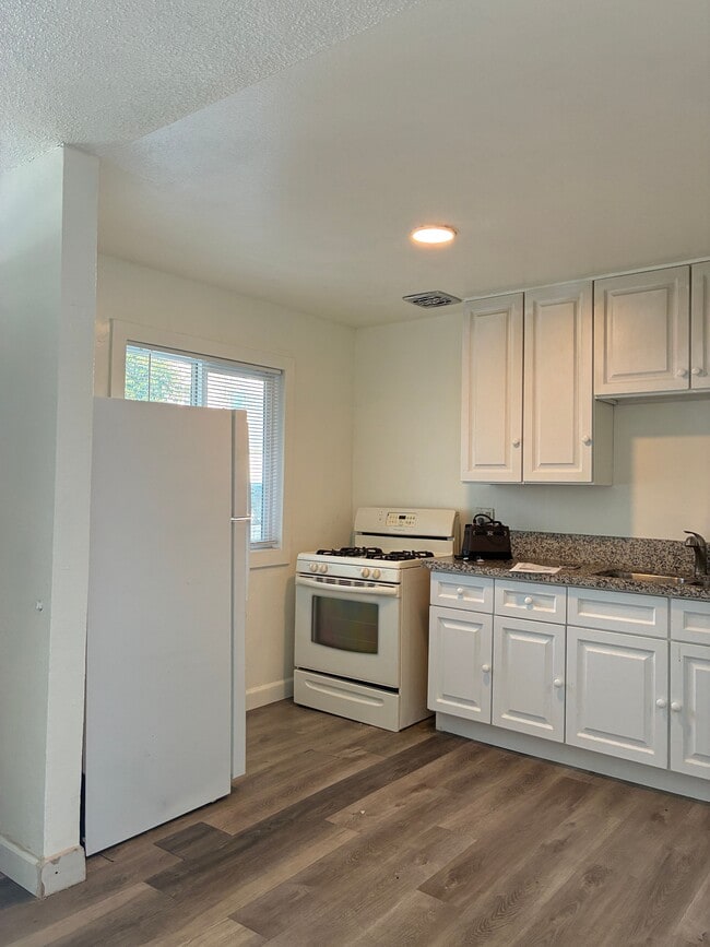 Building Photo - 416 3rd St Unit #1