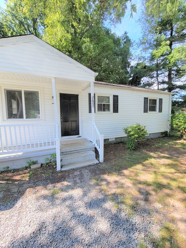 Building Photo - COMING SOON- Adorable 3 Bedroom Home 1 bath house