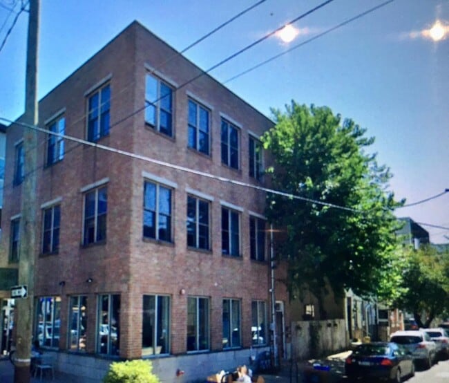Building Photo - 2146 E Susquehanna Ave Unit 2
