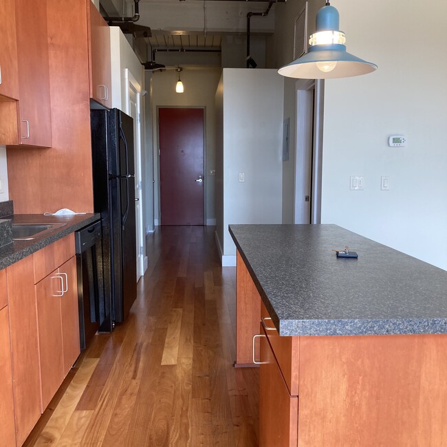 Entryway 2b/2b, 1067 sq ft