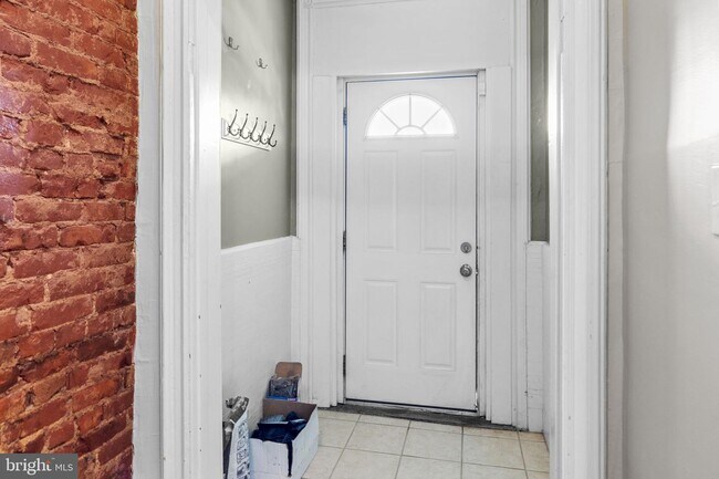 Photo - 583 Martin St