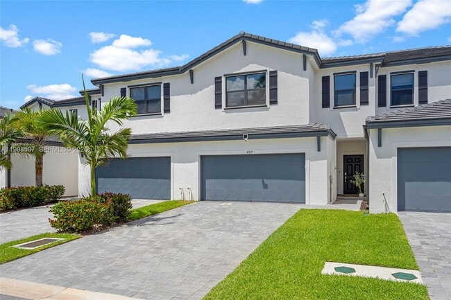 Photo - 4917 Oakmont Dr