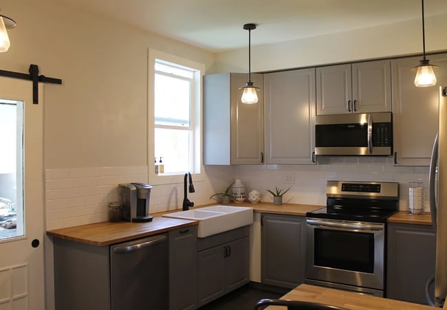 Photo - 1810 SW Queen Ave