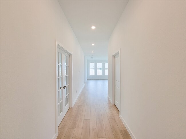 Photo - 17850 Aile Pierre Pass