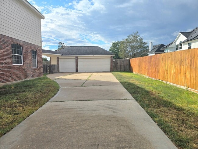 Photo - 20315 Lakeland Falls Dr
