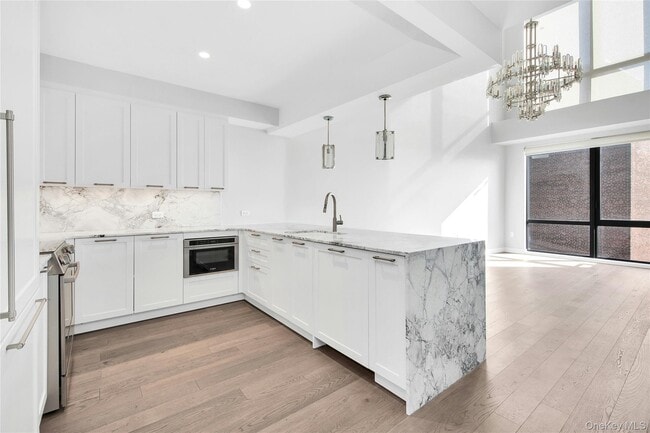 Building Photo - 107-02 Queens Blvd Unit 9G