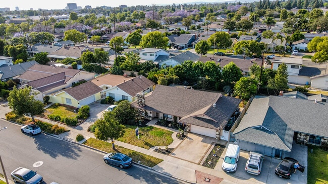 Building Photo - 1545 E 21st St