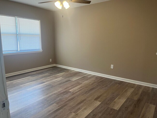 Photo - Spacious 4 bedroom 1.5 bath house