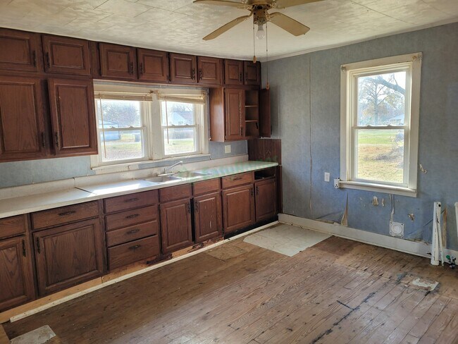 Photo - 404 N Carroll St