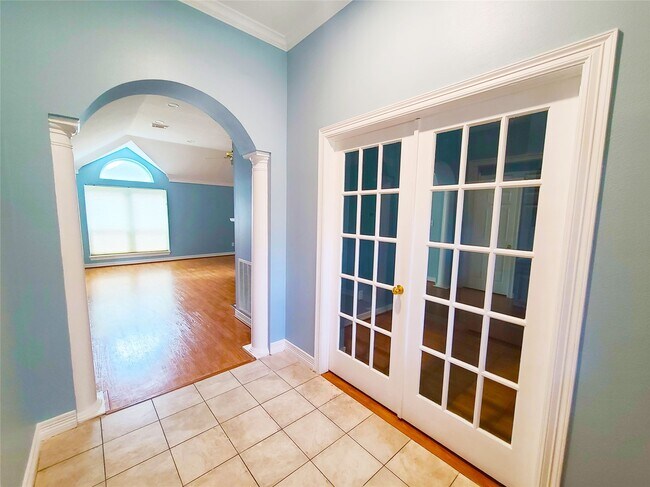 Photo - 2115 Grandmill Ln