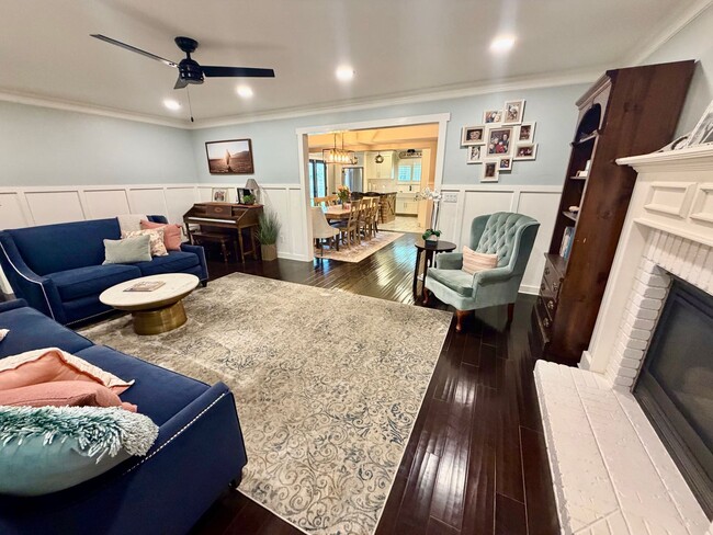 Photo - Gorgeous 4 Bedroom Home!!