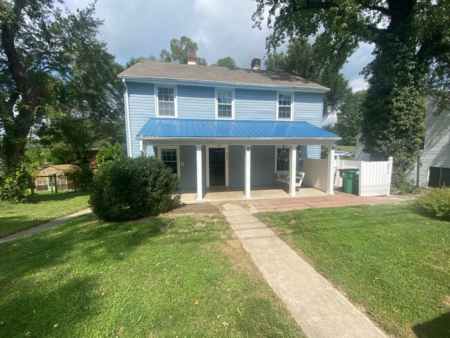 Building Photo - Blacksburg, 4 BR / 2 BA, Available for August move in