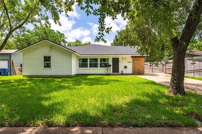 Building Photo - 1219 Park Ln