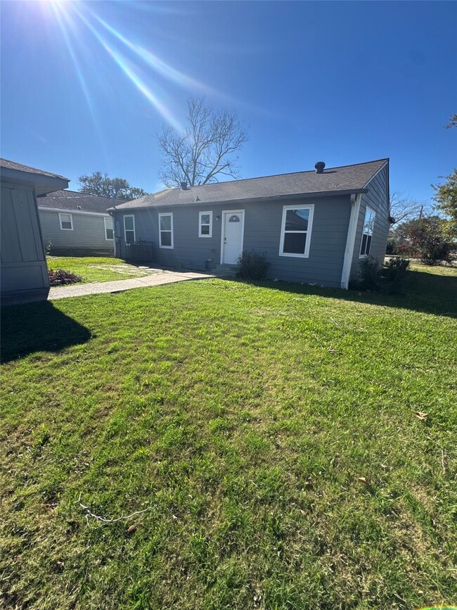 Photo - 432 Dr. Martin Luther King Jr. Dr.