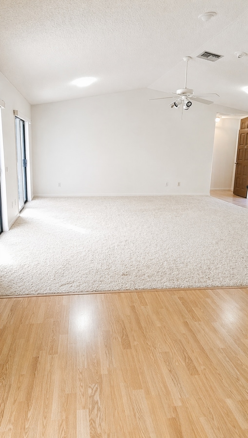 3-bedroom, 2-bath lake house with a 2-car garage on 1/2 acre directly on Little Lake Weir. - 3-bedroom, 2-bath lake house with a 2-car garage on 1/2 acre directly on Little Lake Weir.