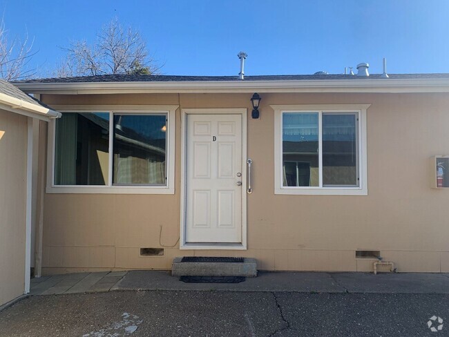 Building Photo - Vacaville Apartment Available Now!