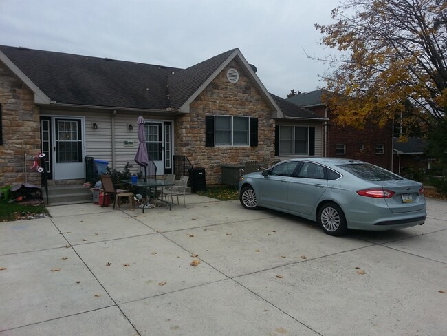 Photo - 1323 Tremont St Townhome