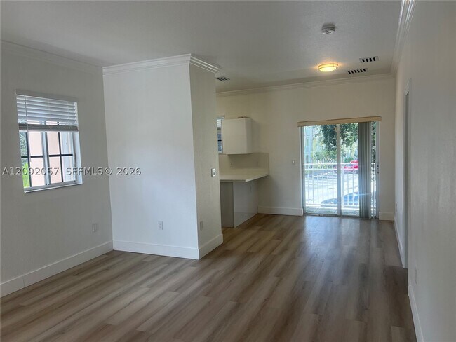372 NE 26th Pl Unit 201