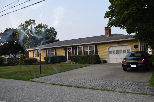 Building Photo - 40 Hawks Nest Rd Rental