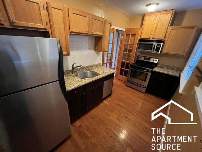 Building Photo - 2838 W Addison St Unit 2N