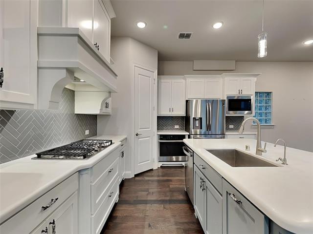 Photo - 6830 Colonnade Dr
