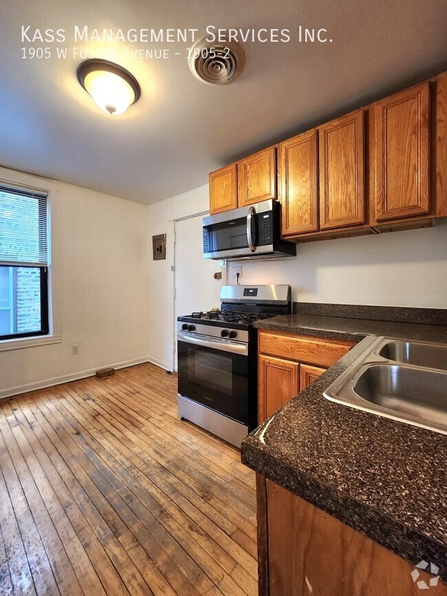 Building Photo - Large 3 Bedroom 1.5 bath with separate LR/... Unit 1905-2 Rental