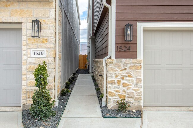 Photo - 1524 Beach Oak Dr