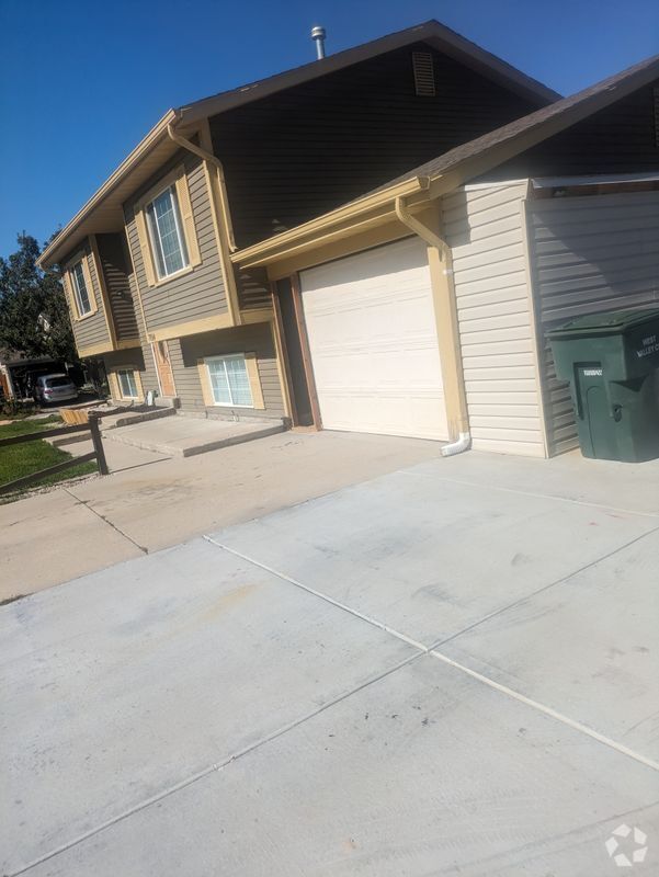 Building Photo - 7011 W 3980 S Rental