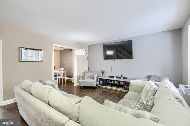 Photo - 1543 Lochwood Rd