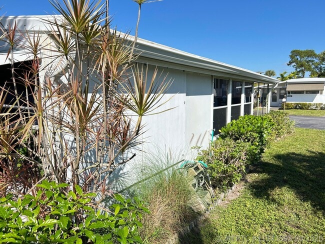 Photo - 425 Bougainvilla Dr