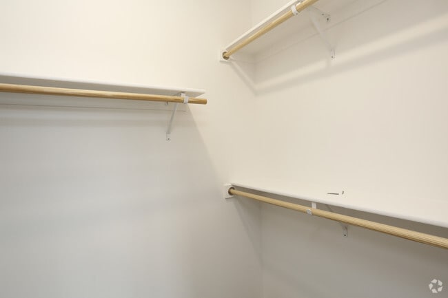 Vestidor - 747 Apartments