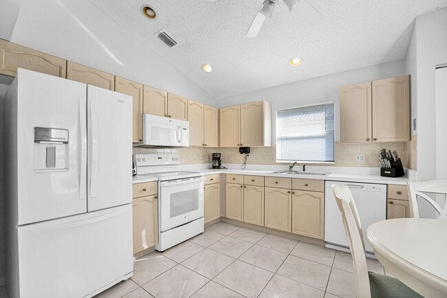 Building Photo - 1883 Oak Berry Cir Rental