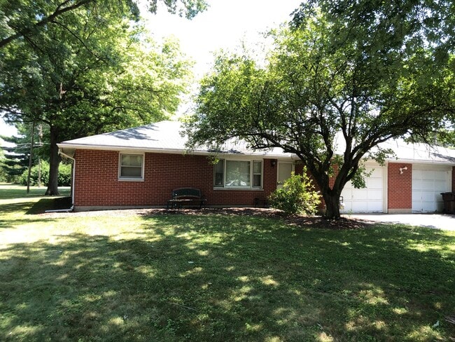 Front - 235 Woodlawn Dr Casa Adosada