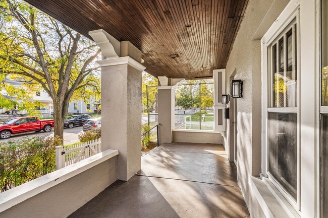 Photo - 127 Trowbridge St NE